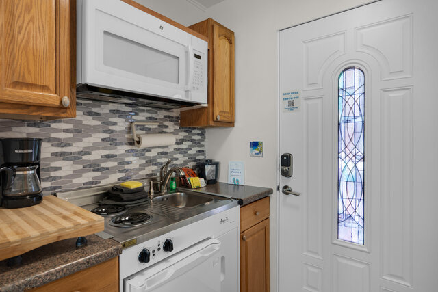 Image 5 for 138) Tides by the Sea 138