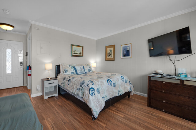 Image 3 for 134) Tides by the Sea 134