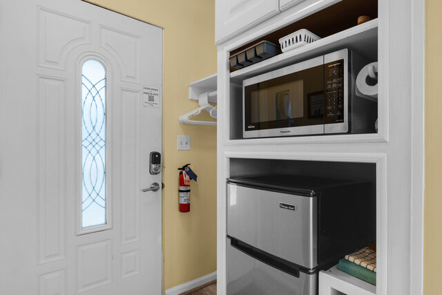 Image 4 for 137) Tides by the Sea 137