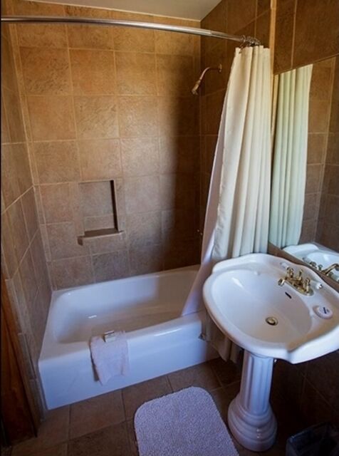 Image 2 for The Entrada Room