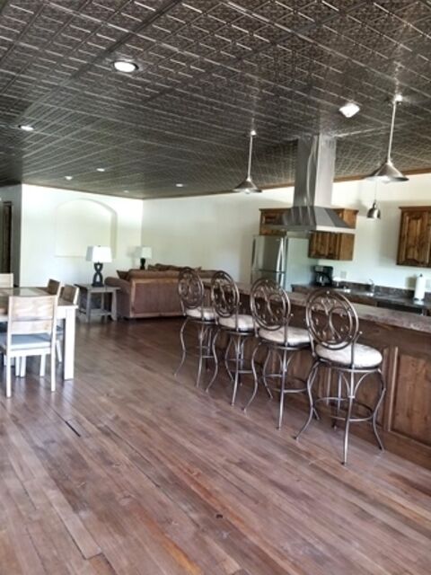 Image 3 for Third Floor Suite