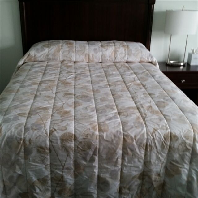 Image 1 for Queen room