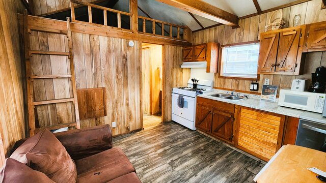 Image 3 for Cabin 2 (2)