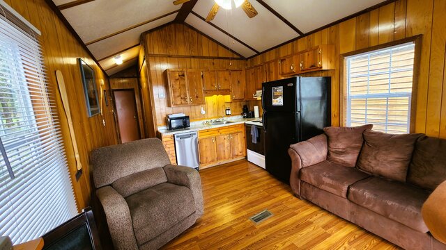 Image 2 for Cabin 6 (6)