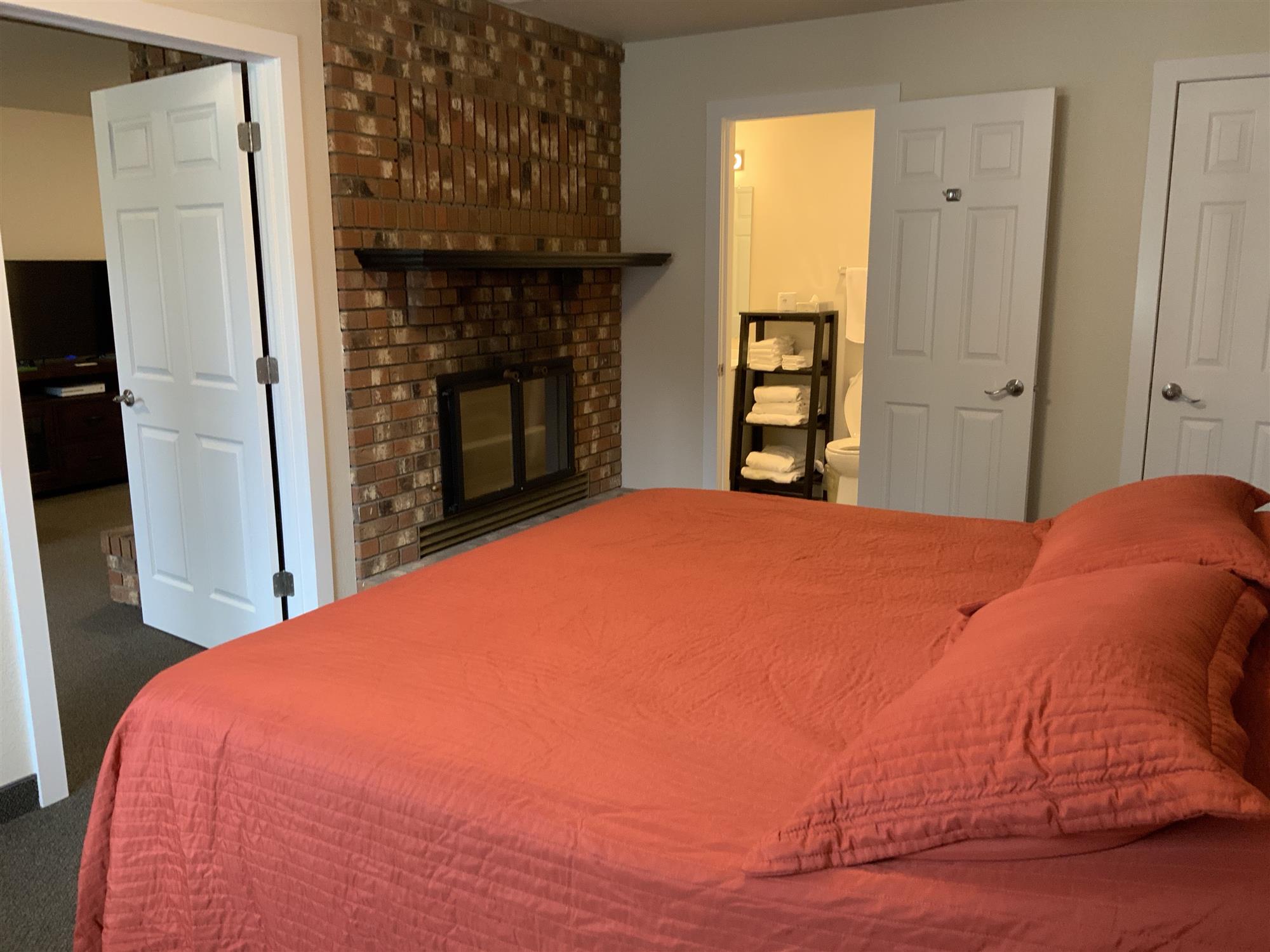 Rockerville Lodge and Cabins in Keystone, South Dakota GN01 Two Queen Bedrooms, Sofa Sleeper