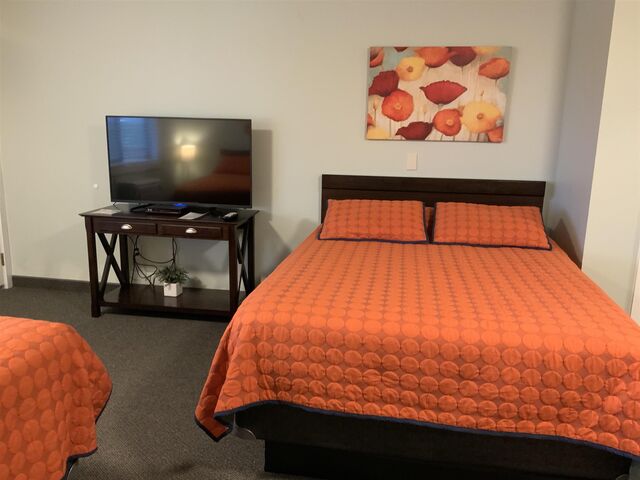 Image 12 for 2 Queen, Kitchen