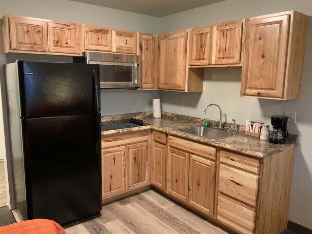 Image 13 for 2 Queen, Kitchen