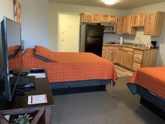 Image 10 for 2 Queen, Kitchen