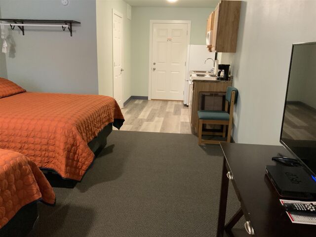 Image 8 for 2 Queen, Kitchen