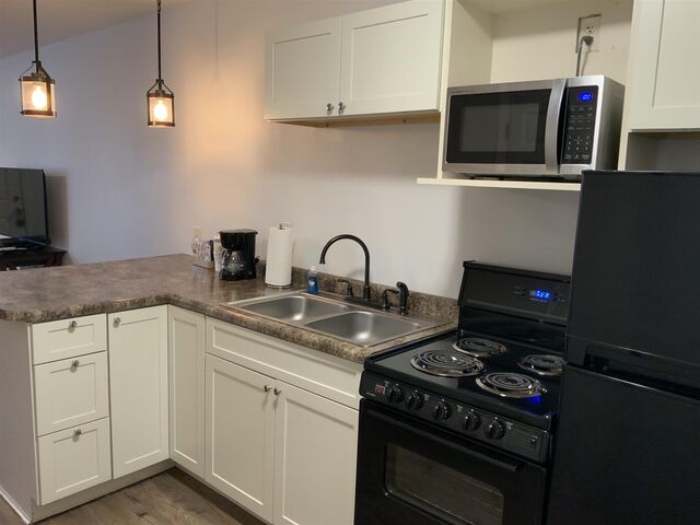 Image 4 for 2 Queen, Kitchen