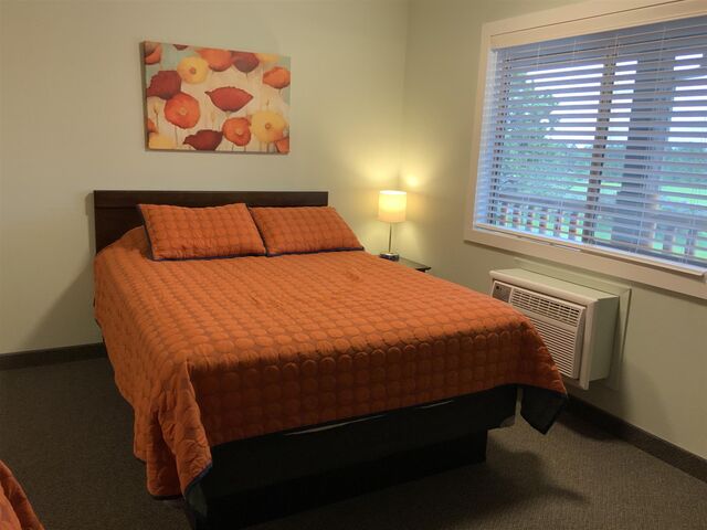 Image 11 for 2 Queen, Kitchen