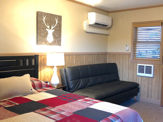 Image 1 for Queen, Futon