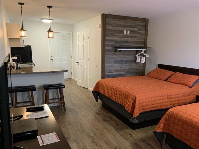 Image 2 for 2 Queen, Kitchen