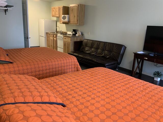 Image 2 for Two Queen Beds, Futon & Kitchen