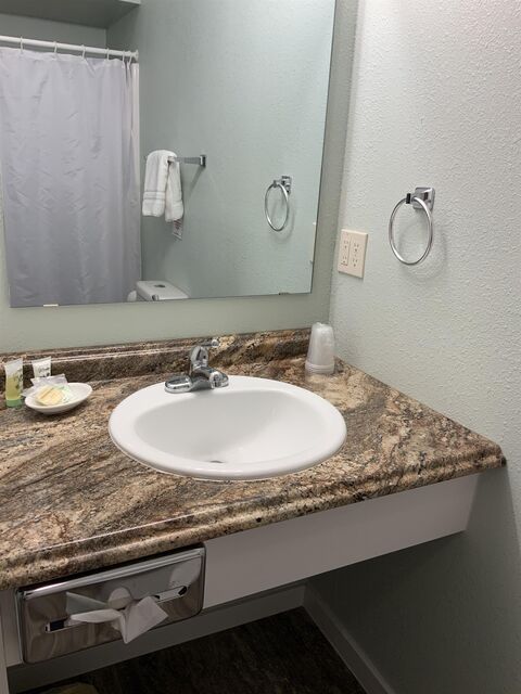 Image 7 for 2 Queen, Kitchen