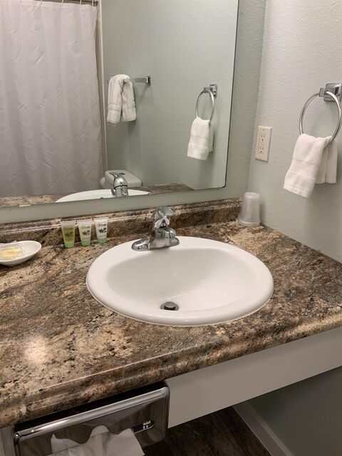 Image 6 for 2 Queen, Futon, Kitchen