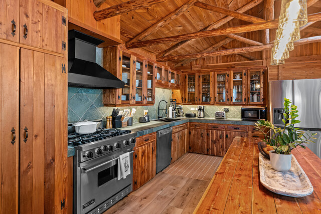 Image 5 for Main Lodge + Bungalow