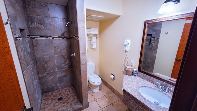 Image 5 for Hotels - 2 Queen Beds