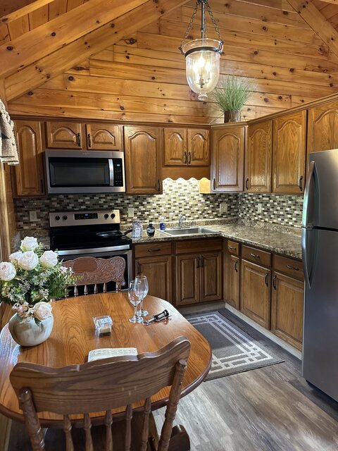 Image 4 for Sweetheart Log Cabins