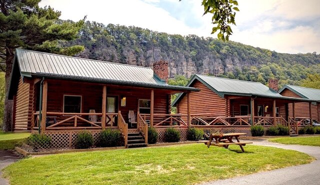 Image 2 for Sweetheart Log Cabins