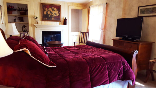 Image 1 for Standard "Green Mountain Room"