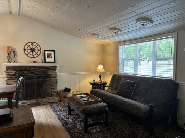 Image 4 for Cabin #18 NO PETS