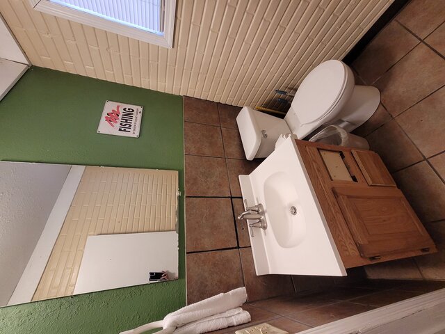 Image 9 for 05) Unit 5 (1 Bedroom, 1 queen, 2 twin beds)