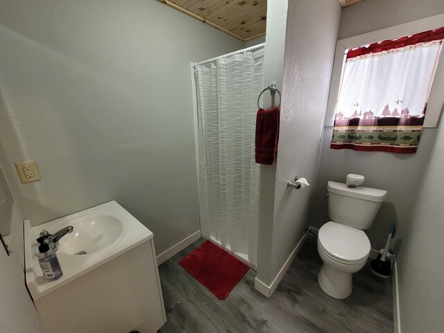 Image 8 for 12) Unit 12 (2 bedroom, 2 queen beds)