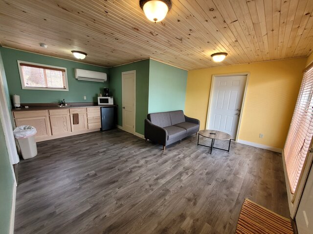 Image 3 for 11) Unit 11 (2 bedroom, 2 queen beds)