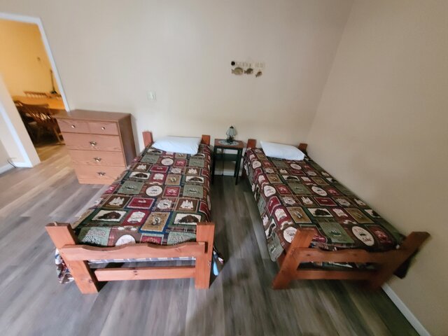 Image 7 for 05) Unit 5 (1 Bedroom, 1 queen, 2 twin beds)