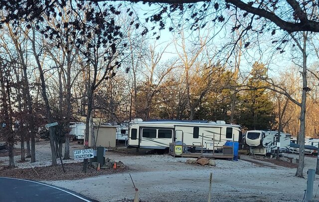 Image 2 for RV 013) RV 13 Full Hook Up Short Term