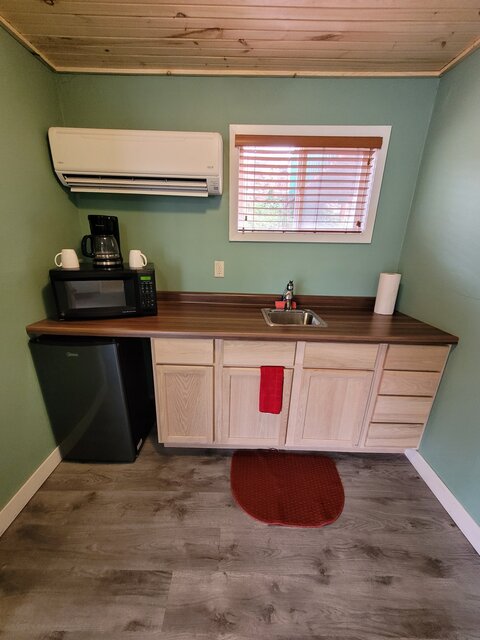 Image 5 for 12) Unit 12 (2 bedroom, 2 queen beds)