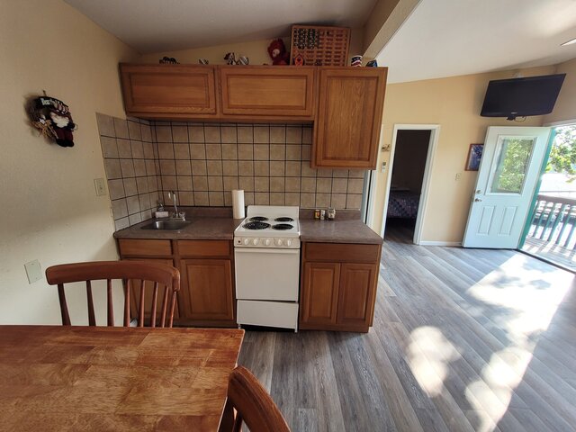 Image 4 for 04) Unit 4 (2 bedroom, 2 queen)