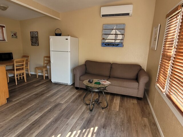Image 2 for 03) Unit 3 (2 bedroom, 2 queen beds)