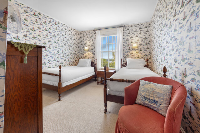 Image 3 for Room Seven