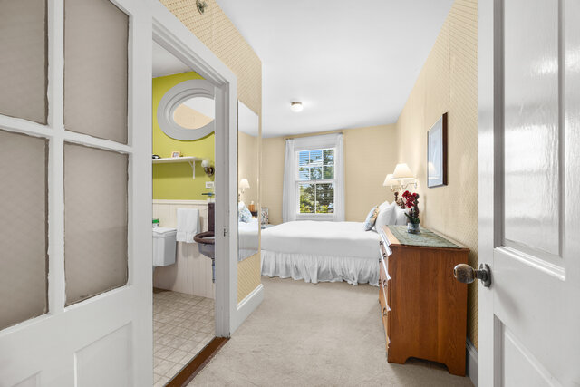 Image 5 for Suite Three