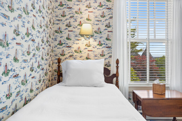 Image 2 for Room Seven