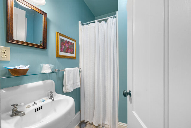 Image 5 for Room Four