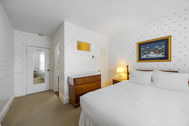 Image 2 for Suite Sixteen