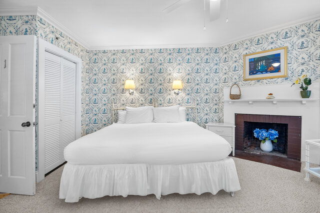 Image 3 for Room One