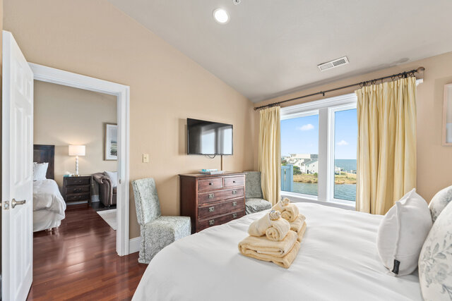 Image 2 for Suite #303  Waterfront