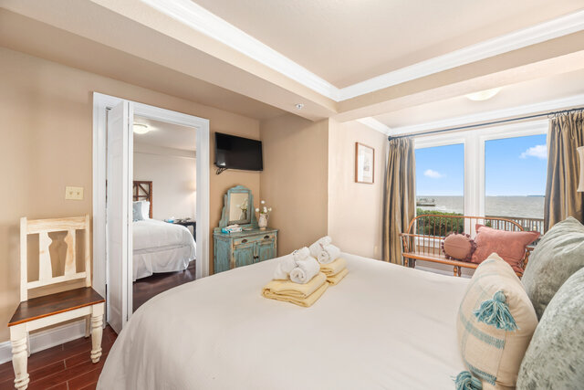 Image 6 for Suite #102 Waterfront - Pet Friendly