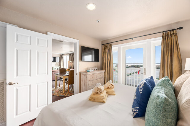 Image 8 for Suite #206  Road with Water Views