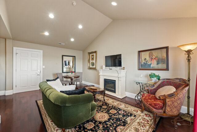 Image 3 for Suite #307  Waterfront