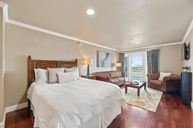 Image 2 for Suite #203  Waterfront