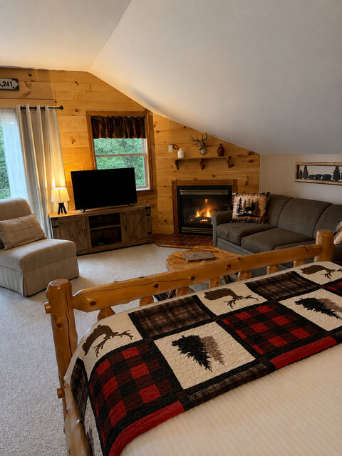 Image 4 for 7-207) "The Chalet"