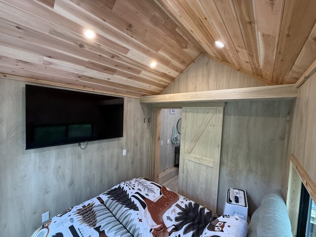 Image 6 for CABIN 28  Cabin 28 - can reserve extra RV space on-site.