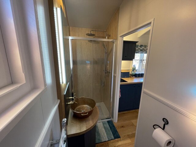 Image 11 for The Grove Shepherd's Lodge