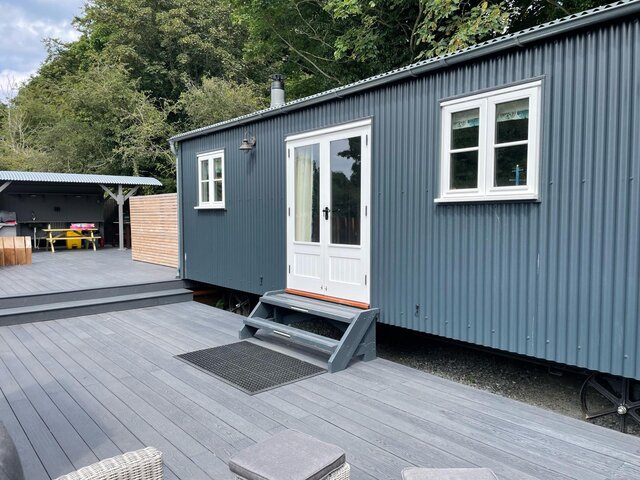 Image 2 for The Grove Shepherd's Lodge