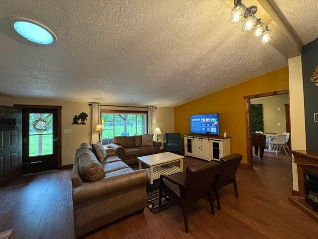 Trails Edge Cabin rental hocking hills